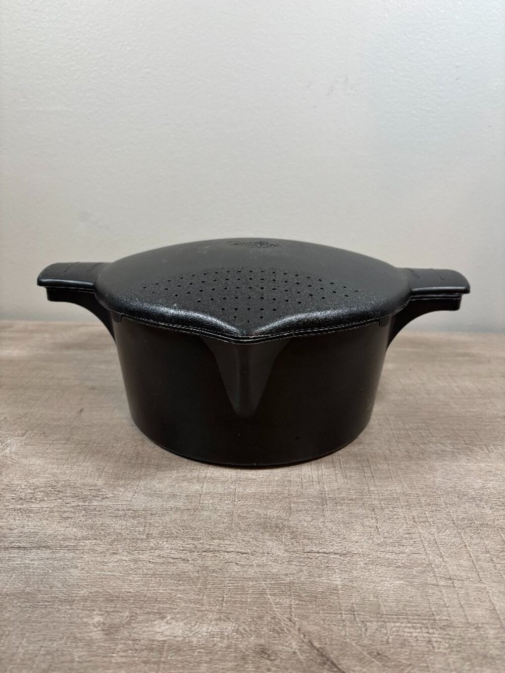 Pampered Chef 2 Qt Microwave Steamer Rice Cooker Pot with Locking Lid
